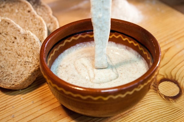 gib-sauerteig-in-ein-verschliessbares-gefaess-und-fri-cc0-pixabay-devanath-210131_download Gib den Sauerteig in ein verschließbares Gefäß und friere ihn ein.