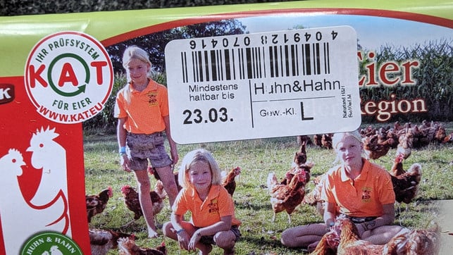 eier-code-karton-bw-240319-1280x720 Auf dem Karton findest du Infos zu Haltbarkeit und Größe der Eier.