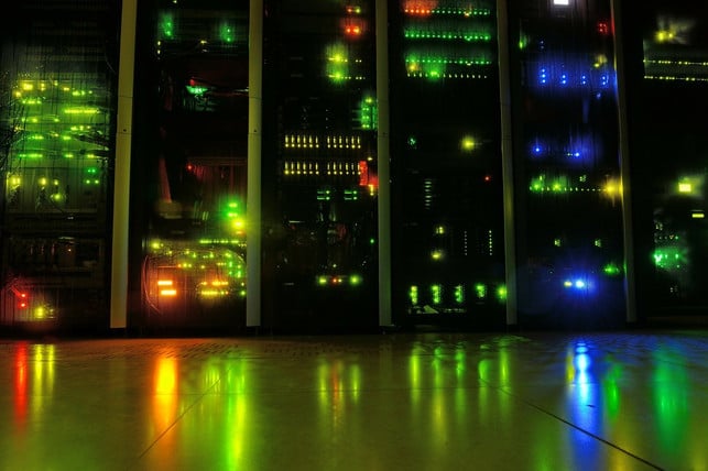 webseite-liegen-auf-servern-und-die-verbrauchen-cc0-public-domain-pixabay-kewl-170719 Software liegt auf Servern - und die verbrauchen viel Strom.