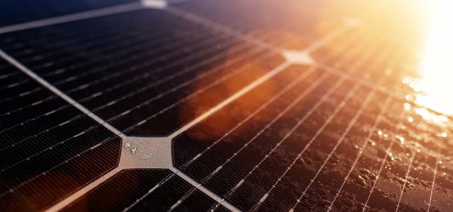 Solarthermie vs. Photovoltaik: Es ist sinnvoll die Vor- und Nachteile der jeweiligen Technologien zu vergleichen.