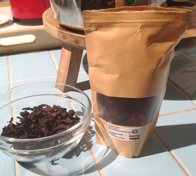 fairer-cascara-wie-er-zb-von-der-kaffee-koopera-kaffee-kooperative-230515_download-1 Fairer Cascara, wie er z.B. von der Kaffee-Kooperative angeboten wird.