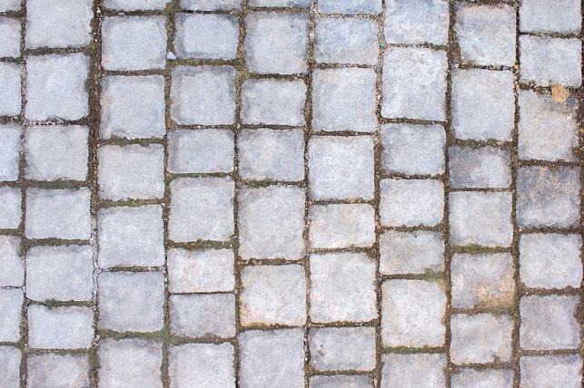 pflastersteine-koennen-mit-einem-hochdruckreiniger-cc0-pixabay-inmorino-241102_download Pflastersteine können mit einem Hochdruckreiniger gesäubert werden.