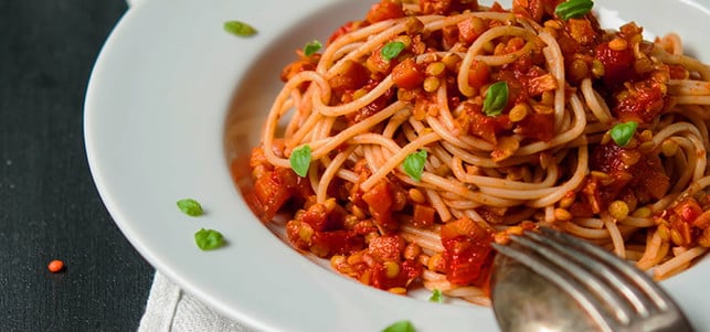 haut-haare-linsen-x-sara-heinen-170301-1280x600 Linsen-Bolognese mit Vollkorn-Nudeln ist ein guter Eiweißlieferant