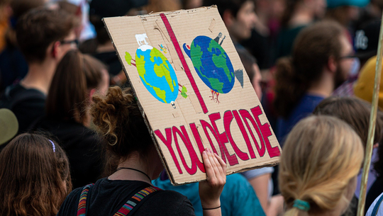 demonstration-4891275_1920_pixabay_1280x720 klimastreik you decide plakat