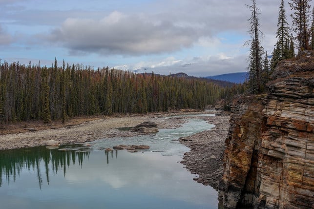 in-den-athabasca-fluss-gelangen-durch-die-oelsand-f-cc0-pixabay-jasmin_sessler-200821_download In den Athabasca-Fluss gelangen durch die Ölsand-Förderung schädliche Substanzen.