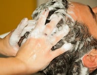 kaffeesatz-als-koffein-shampoo-cc0-pixabay-jackmac34-170910_download Kaffeesatz als Koffeinshampoo soll das Wachstum der Haare anregen.