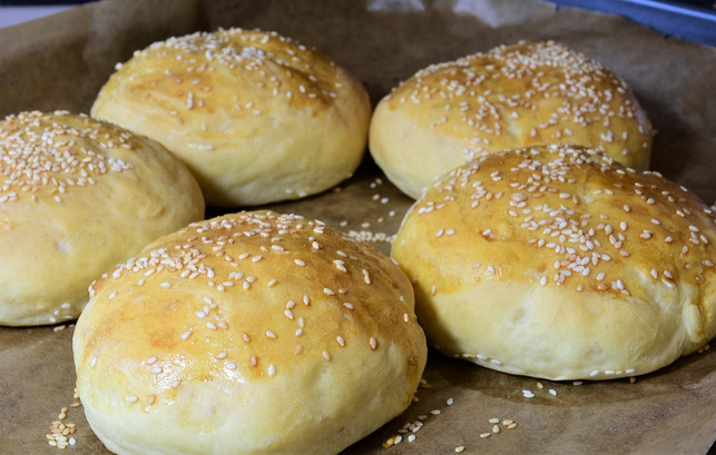 so-koennten-deine-quarkbroetchen-mit-ein-wenig-sesam-cc0-pixabay-ritae-190403_download So könnten deine Quarkbrötchen mit ein wenig Sesam aussehen.