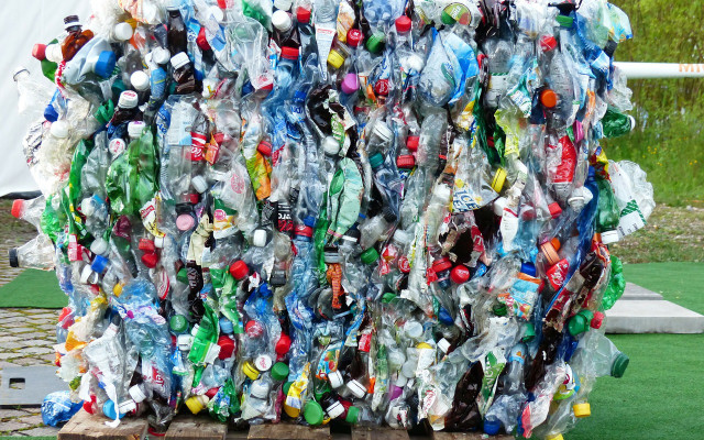 plastikmuell-verrottet-nicht-sondern-bleibt-ueber-j-cc0pixabayhans-180618 Plastikmüll verrottet nicht, sondern bleibt über Jahrzehnte liegen.