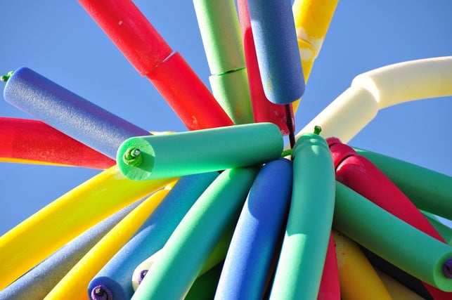 auch-aus-poolnudeln-lassen-sich-zugluftstopper-sel-cc0-pixabay-gominola_79-231205_download Auch aus Poolnudeln lassen sich Zugluftstopper selber basteln.