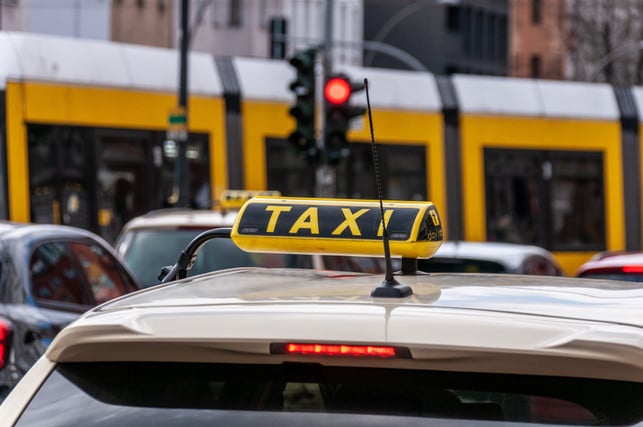 die-fahrgastrechte-erlauben-es-dir-auch-ersatzwei-cc0--pixabay--wal_172619-250914_download Die Fahrgastrechte erlauben es dir auch, ersatzweise eine Taxifahrt zu buchen.