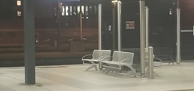 Stange unter der Bank Bahnhof