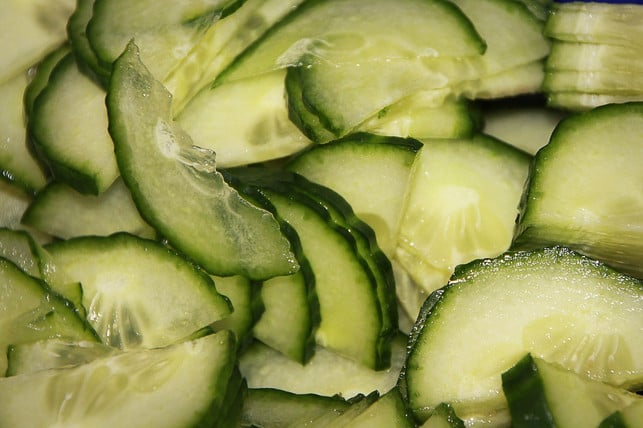 ein-schneller-gurkensalat-ergaenzt-die-gegarten-kar-cc0-pixabay-gregmontani-211012_download Nach dem Garen in der Mikrowelle kannst du die Kartoffeln mit einem frischen Gurkensalat servieren.