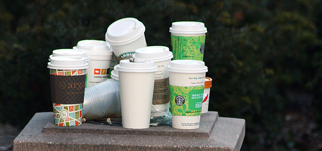 150529-news-coffee-to-go-becher-steuer-x_by-Quinn-Dombrowski_CC-BY-SA-2.0_1280x600 Was man vor allem wegschmeisst, sollte erst gar nicht herstellen