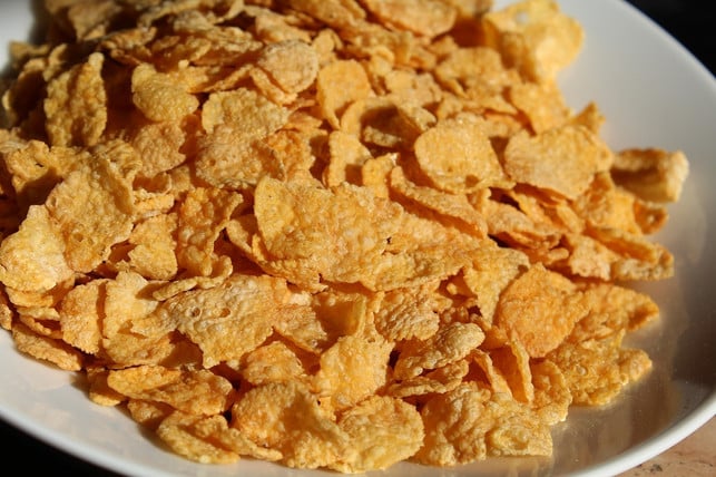 maismehl-cornflakes-oder-tortilla-chips-panierme-cc0-pixabay-sferrario1968-220201_download Maismehl, Cornflakes oder Tortilla-Chips: Paniermehl-Ersatz aus Maisprodukten.