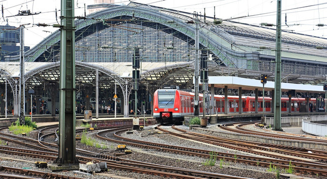 um-die-bahncard-zu-kuendigen-kannst-du-auch-einen-cc0-pixabay-noname_13-231219_download Um die Bahncard zu kündigen, kannst du auch einen Text per E-Mail oder Brief an die Deutsche Bahn senden.