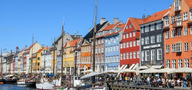 In Kopenhagen bist du in circa fünf Stunden.