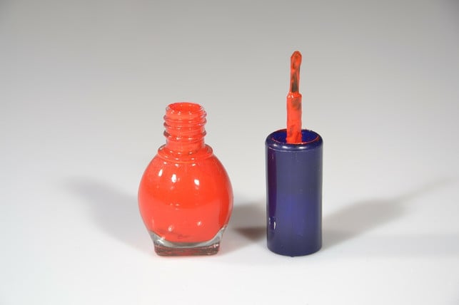 damit-du-den-fluessigen-nagellack-auf-dem-wertstoff-cc0-pixabay-kropekk_pl-191227_download Damit du flüssigen Nagellack entsorgen kannst, musst du zuerst das Nagellackfläschen gründlich mit Nagellackentferner ausspülen.