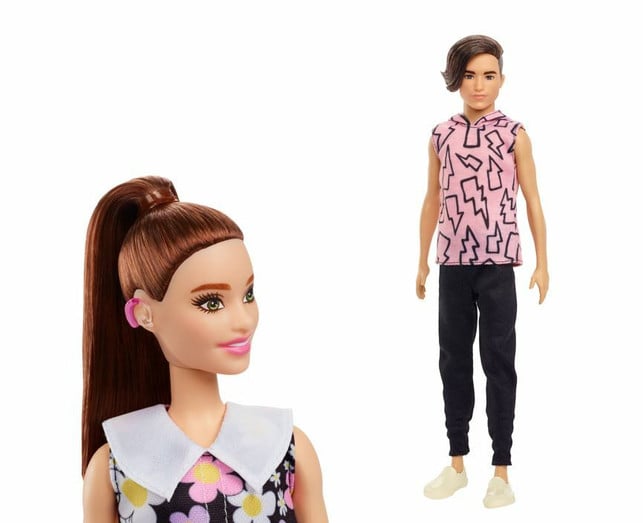das-neue-barbie-lineup-fuer-2022-beinhaltet-eine-ba-mattel-220513_download Das neue Barbie-Lineup für 2022 beinhaltet eine Barbie mit Hörgerät und einen weniger muskulösen Ken.