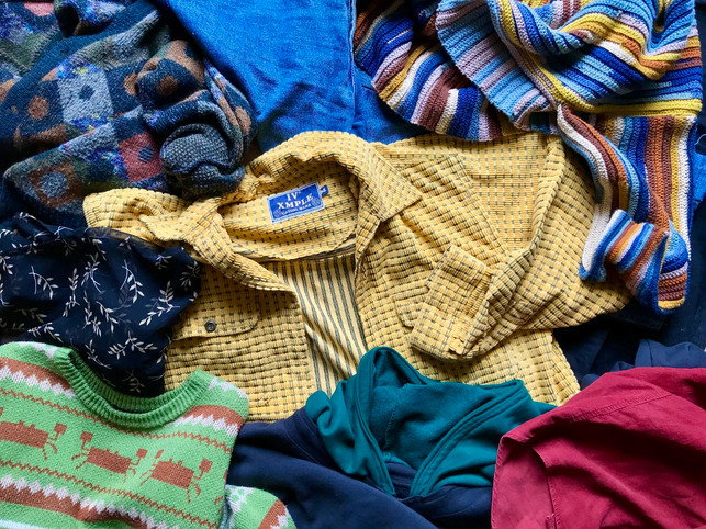 eine-bunte-mischung-aus-selbstgemachten-und-repari-utopiafreya-petersen-240702_download Eine bunte Mischung aus selbstgemachten und reparierten Klamotten.
