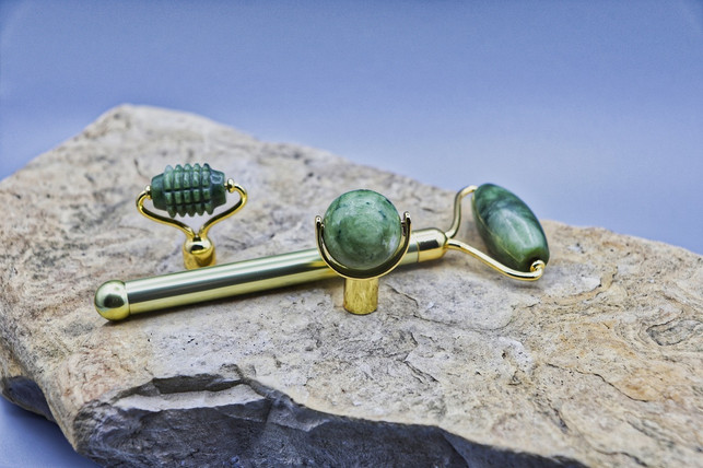 ein-gesichtsroller-aus-jade-soll-fuer-glattere-haut-cc0-pixabay-pic_panther-240824_download Ein Gesichtsroller aus Jade soll für glattere Haut sorgen.