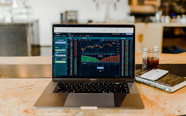 austin-distel_unsplash_640x400 geld anlegen aktien langfristig