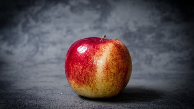 a-apple-a-day-cc0-pixabay-jarmoluk-241111 A apple a day