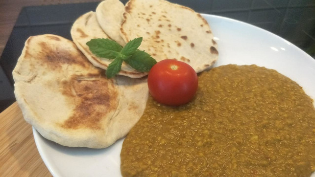 naan-brot-schmeckt-sehr-gut-zu-indischem-dal-sven-christian-schulz-utopia-180715_download Naan Brot schmeckt sehr gut zu indischem Dal.