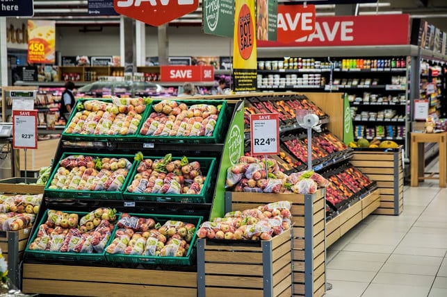 kluge-werbestrategien-verleiten-uns-zum-kauf-von-b-cc0-pixabay-stevepb-181003_download Kluge Werbestrategien verleiten uns zum Kauf von Billig-Produkten, die weder ethisch noch ökologisch vertretbar sind.
