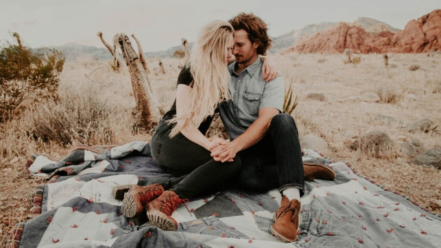 wv-zukunftderpartnerschaft-us-neonbrand-210730-1280x720-3 TK Weltverbesserer Beziehungsmodelle monogam Partnerschaft