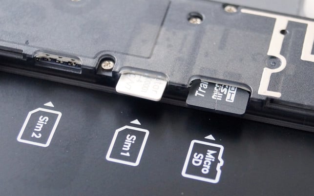 Fairphone 3: Nano-SIM, erweiterbarer Speicher Fairphone 3: Platz für zwei Nano-SIM-Karten, Speicher erweiterbar um bis zu 256 GByte