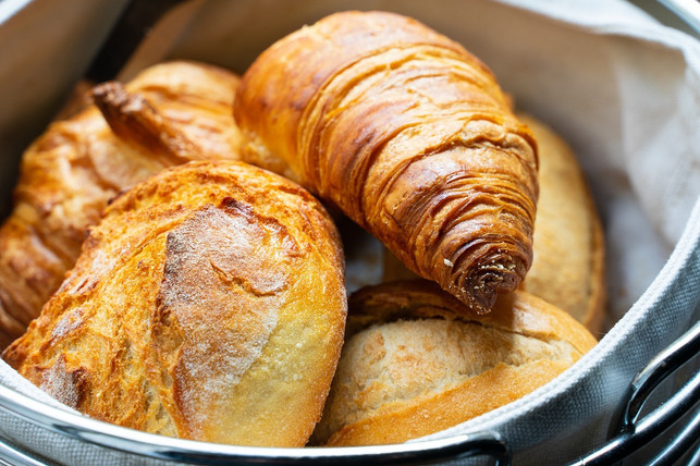 du-kannst-broetchen-oder-croissants-selber-backen-f-cc0-pixabay-thorstenf-210425_download Du kannst für das Muttertagsfrühstück Brötchen oder Croissants selber backen.