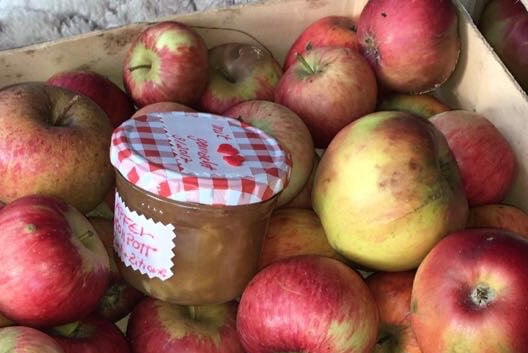 Version 2 Schmeckt wunderbar weihnachtlich: Bratapfelmarmelade.