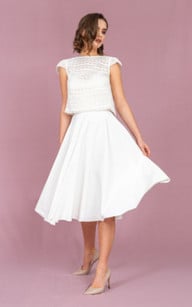 alternative-hochzeitskleider-brautkleider-atelier-snow-avocadostore-220503-500x800-1 Bei Atelier Snow gibt es Hochzeitsmode aus Österreich.