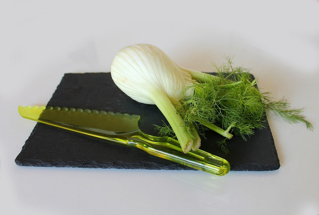 mit-einem-scharfen-messer-laesst-der-fenchel-sich-v-cc0-pixabay-erbs55-191202_download Mit einem scharfen Messer lässt der Fenchel sich vorbereiten, doch ein Hobel eignet sich noch besser.