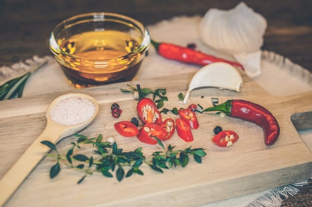 das-oel-verleiht-den-eingelegten-chilis-eine-besond-cc0-pixabay-165106-240925_download Das Öl verleiht den eingelegten Chilis eine besondere Frische.
