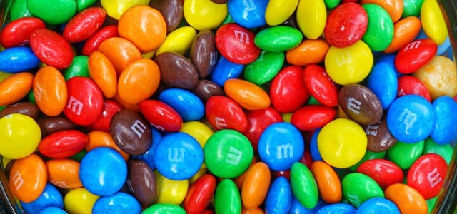 m&m milka schoko bons insekten läuse schildlaus schellack karminrot