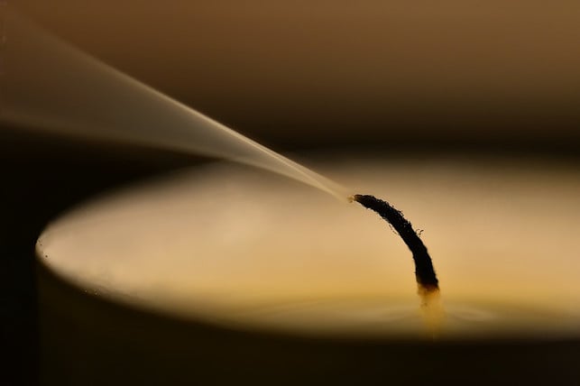 ist-die-kerze-im-kerzenglas-ausgebrannt-kannst-du-cc0-pixabay-istvankopeczny-241217_download Ist die Kerze im Kerzenglas ausgebrannt, kannst du das Wachs noch weiterverwenden.