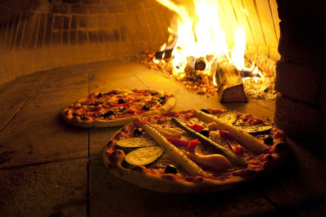 pizza-kannst-du-mit-allem-moeglichen-gemuesesorten-g-cc0-pixabay-mzter-210423_download Pizza kannst du mit allem möglichen Gemüsesorten garnieren, auch mit Spargel.