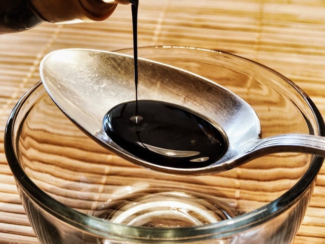 sojasauce-enthaelt-viel-salz-und-andere-ungesunde-z-cc0-pixabay-androdyn-220315_download Nicht alle Inhaltsstoffe der Sojasauce sind gesund: Sie enthält viel Salz und Purine.