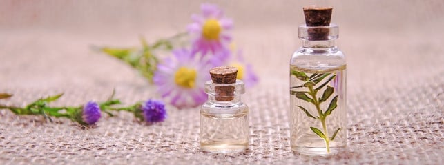 aromatherapie-mit-aetherischen-oelen-als-alternative-cc0-pixabay-mohamed_hassan-180519_download Aromatherapie mit ätherischen Ölen als Alternative zu Räucherstäbchen.