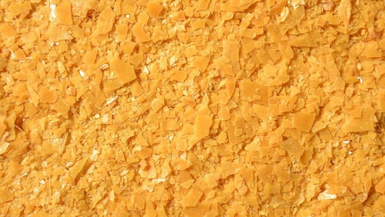 gelbliche-wachsplaettchen-das-reine-carnaubawachs-cc0-pixabay-mareefe-180206 Gelbliche Wachsplättchen - das reine Carnaubawachs