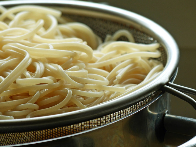 spaghetti-vom-vortag-eignen-sich-super-fuer-einen-s-cc0-pixabay-fotozeit-191218_download Spaghetti vom Vortag eignen sich super für einen schnellen Salat.