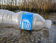 Flüsse können Plastikmüll über hunderte oder tausende Kilometer bis ins Meer spülen.