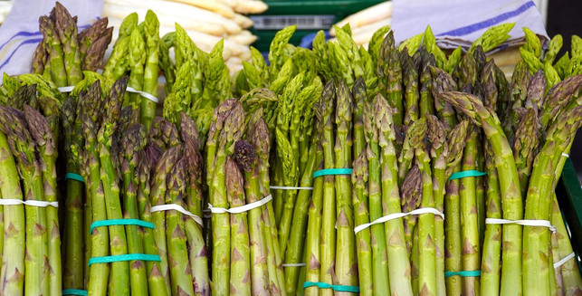 spargel-hat-von-april-bis-juni-saison-kaufe-am-be-cc0-pixabay-matthiasboeckel-220504_download Spargel hat von April bis Juni Saison. Kaufe am besten heimischen Spargel.