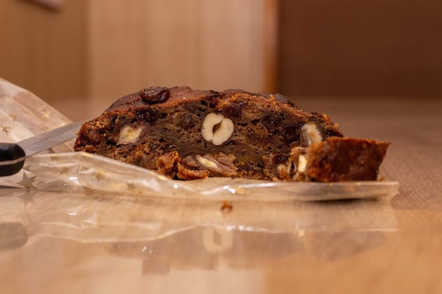 der-vegane-nusskuchen-mit-haselnuss-und-rosinen-pa-cc0-pixabay-ed_rsnhr-200302_download Der vegane Nusskuchen mit Haselnüssen und Rosinen passt besonders gut zur Weihnachtszeit.