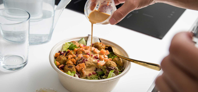 11 Zuckerwürfel in To-Go-Salat: Sind Bowls & Co. wirklich gesund?