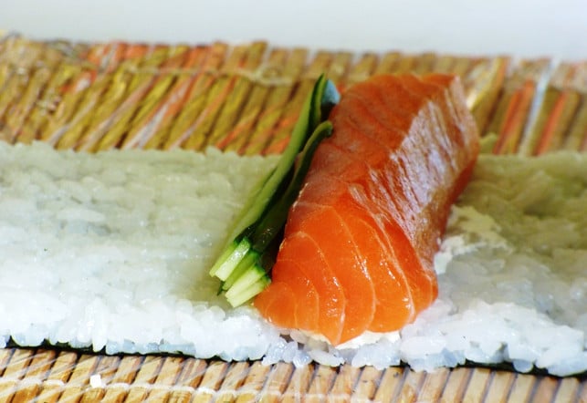 sushi-reis-muss-nach-dem-kochen-abkuehlen-bevor-du-cc0-pixabay-tomasz_mikolajczyk-190405_download Sushi-Reis muss nach dem Kochen abkühlen, bevor du ihn weiterverarbeitest.