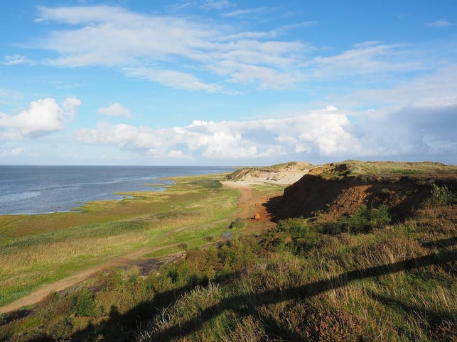 auf-dem-morsum-kliff-auf-sylt-laesst-sich-idyllisch-cc0-pixabay-hans-220530_download Das Morsum Kliff ist ein echtes Naturparadies. Nach Sylt kommst du mit der Regionalbahn ab Hamburg.
