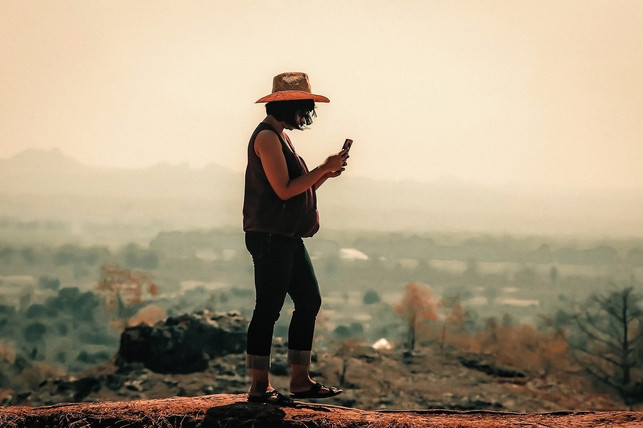 auf-einer-fernreise-sollte-dein-handy-und-deine-da-cc0-pixabay-motomotosc-240506_download Auf einer Fernreise sollte dein Handy und deine Daten immer gut geschützt sein.