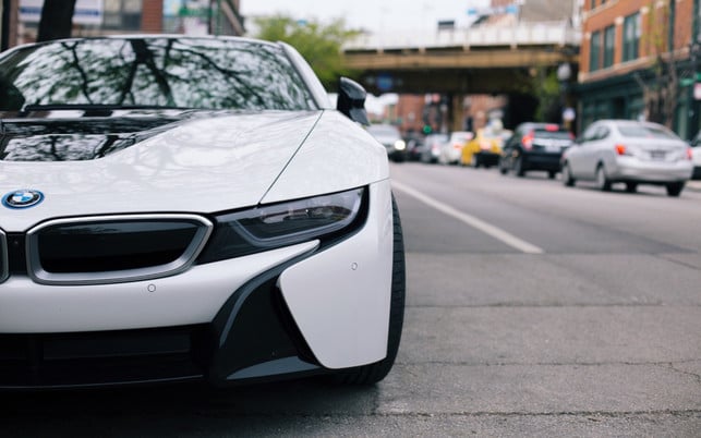 BMW i8: ein Plug-in-Hybrid mit Elektro- und Verbrennungsmotor BMW i8: ein Plug-in-Hybrid mit Elektro- und Verbrennungsmotor
